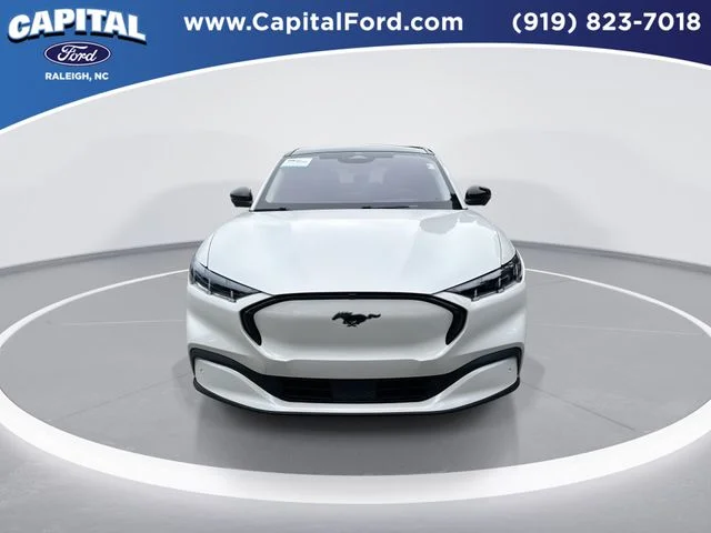 Used 2025 White Ford Premium image 3