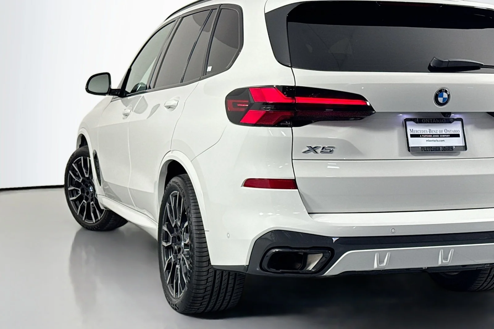 Used 2024 Alpine White BMW xDrive40i image 14