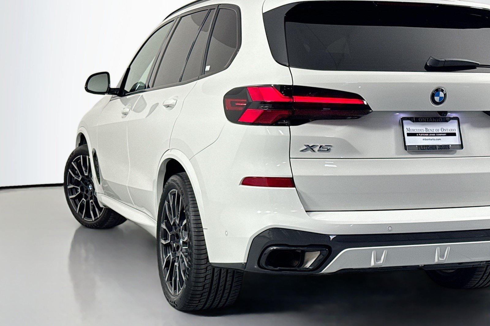Used 2024 Alpine White BMW xDrive40i image 14