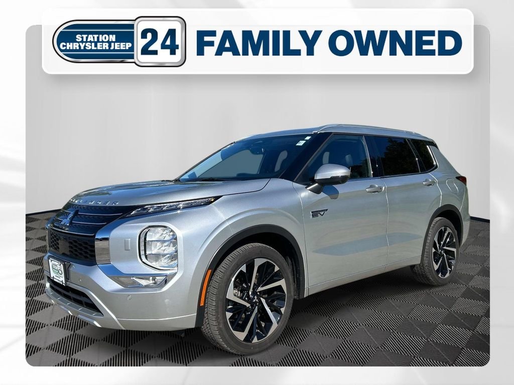 Used 2025 Silver Mitsubishi SEL image 1