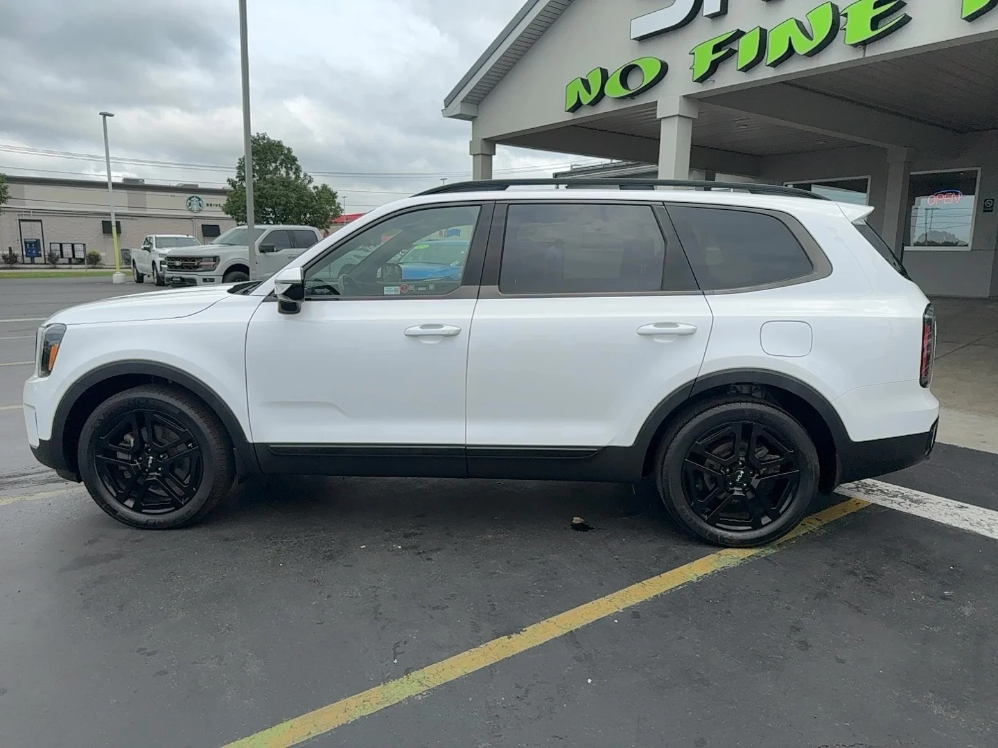 Used 2024 White Kia SX X-LINE image 3
