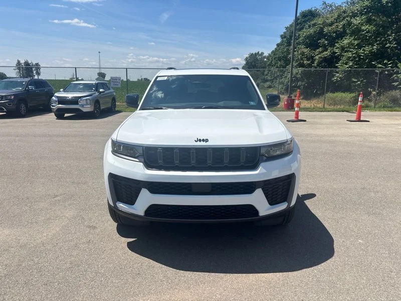 New 2026 Bright White Clear-Coat Exterior Paint Jeep Altitude image 8