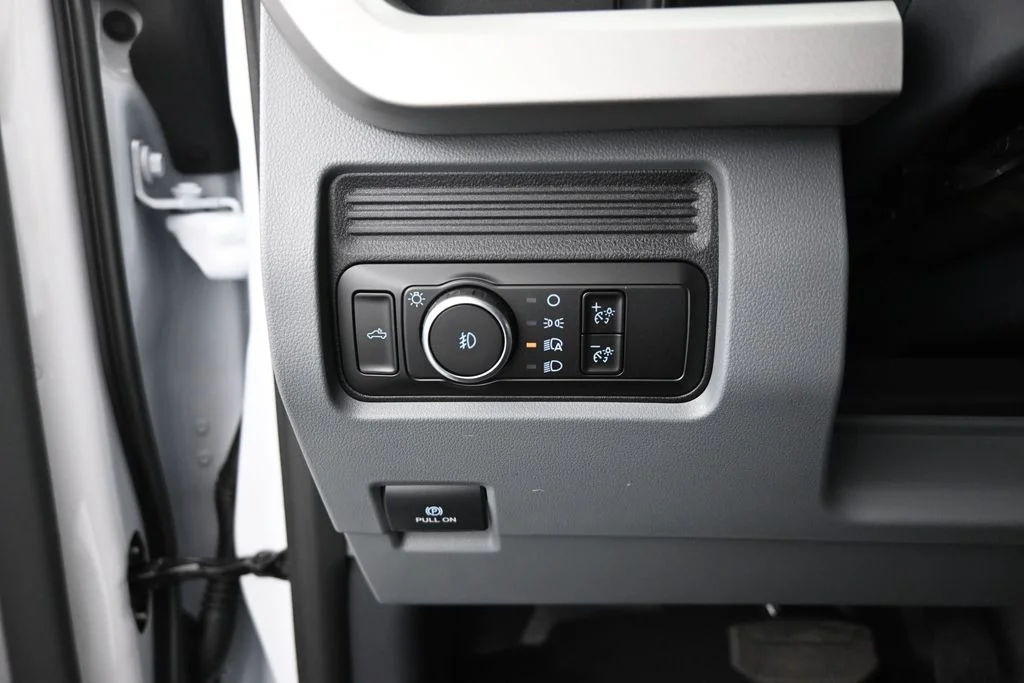 New 2026 Oxford White Ford XL image 11