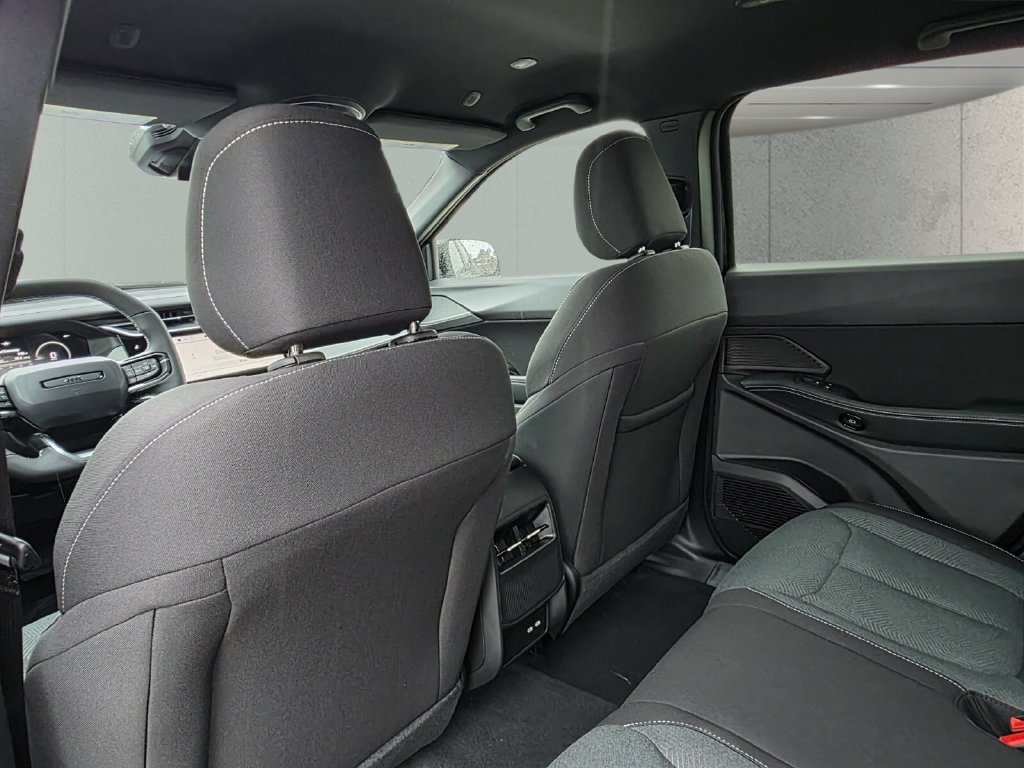 New 2026 Diamond Black Crystal Pearl-Coat Exterior Paint Jeep Laredo image 9