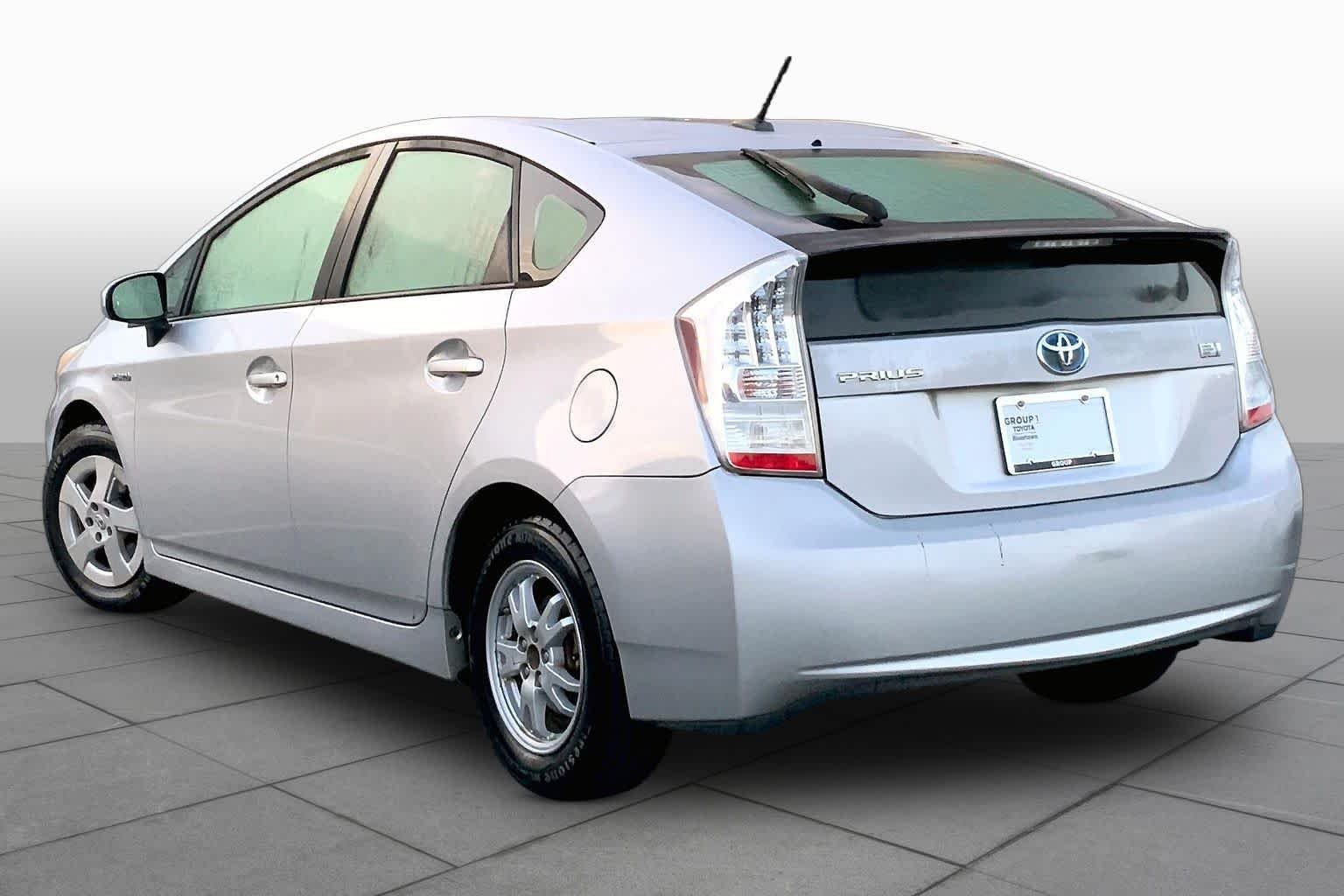 Used 2010 Classic Silver Metallic Toyota III image 10