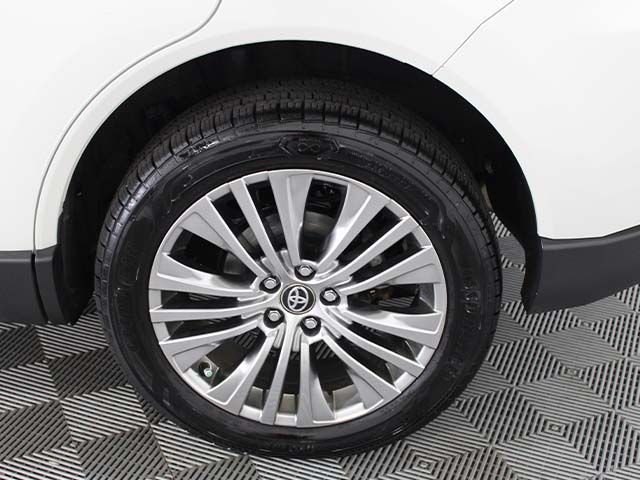 Used 2021 Blizzard Pearl Toyota XLE image 18