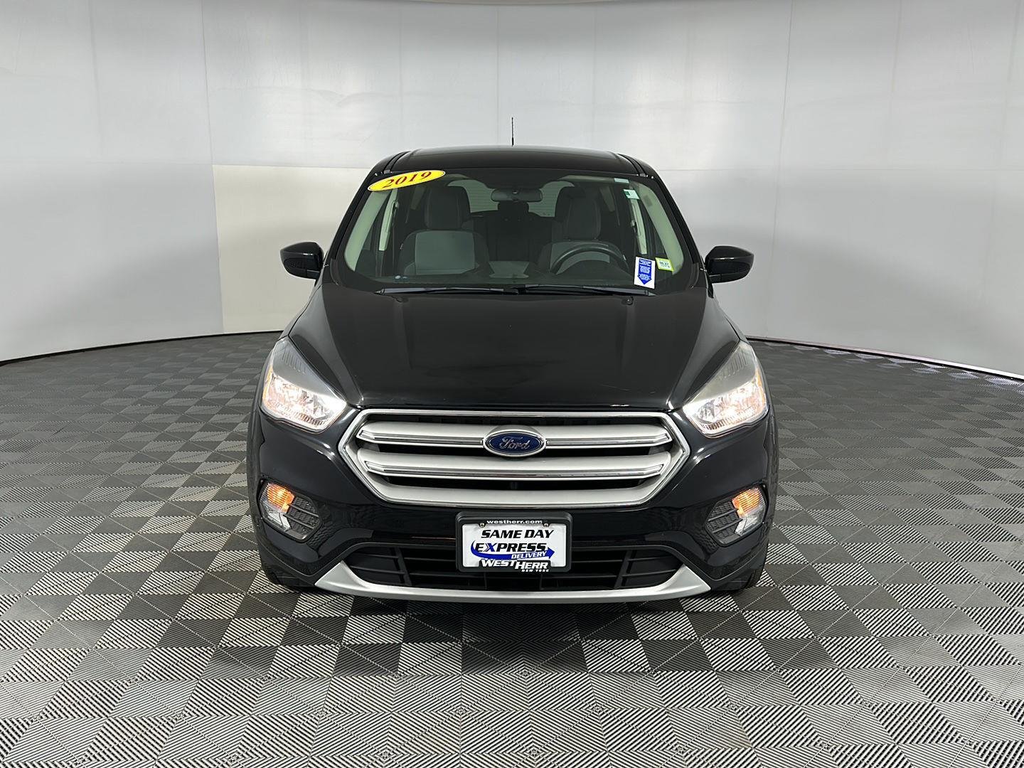 Used 2019 Agate Black Ford SE image 3