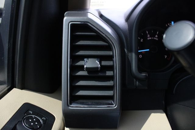 Used 2018 Shadow Black Ford XLT image 7