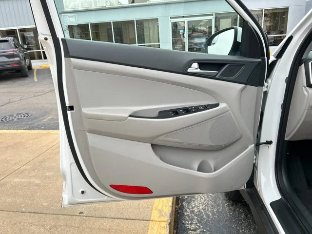 2021 Hyundai Tucson SE - Photo 26
