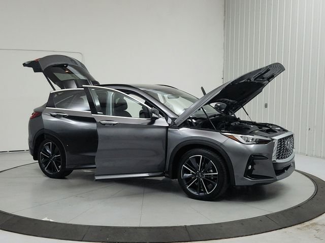 Used 2025 Gray INFINITI ESSENTIAL image 9