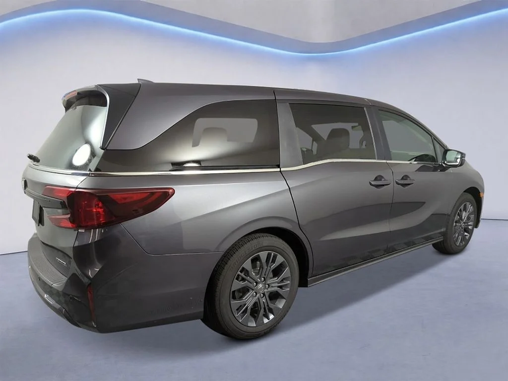 New 2026 Modern Steel Metallic Honda Touring image 4