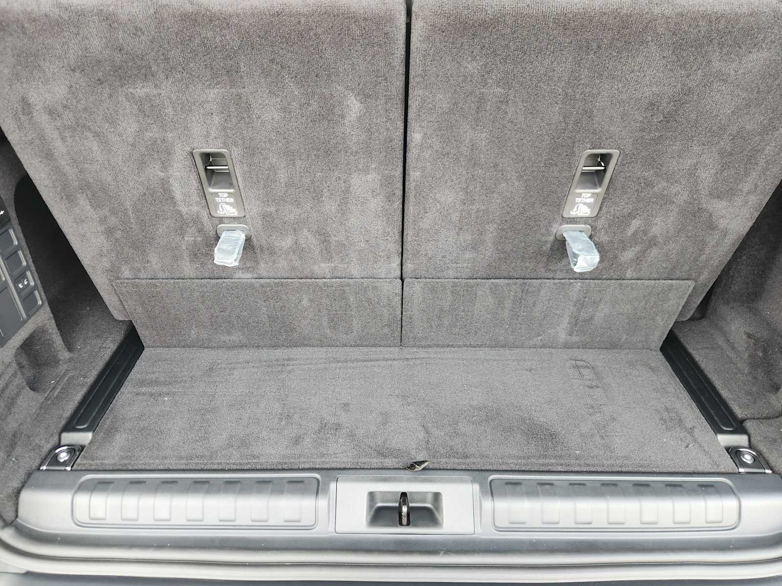 New 2026 Eiger Grey Land Rover S image 34