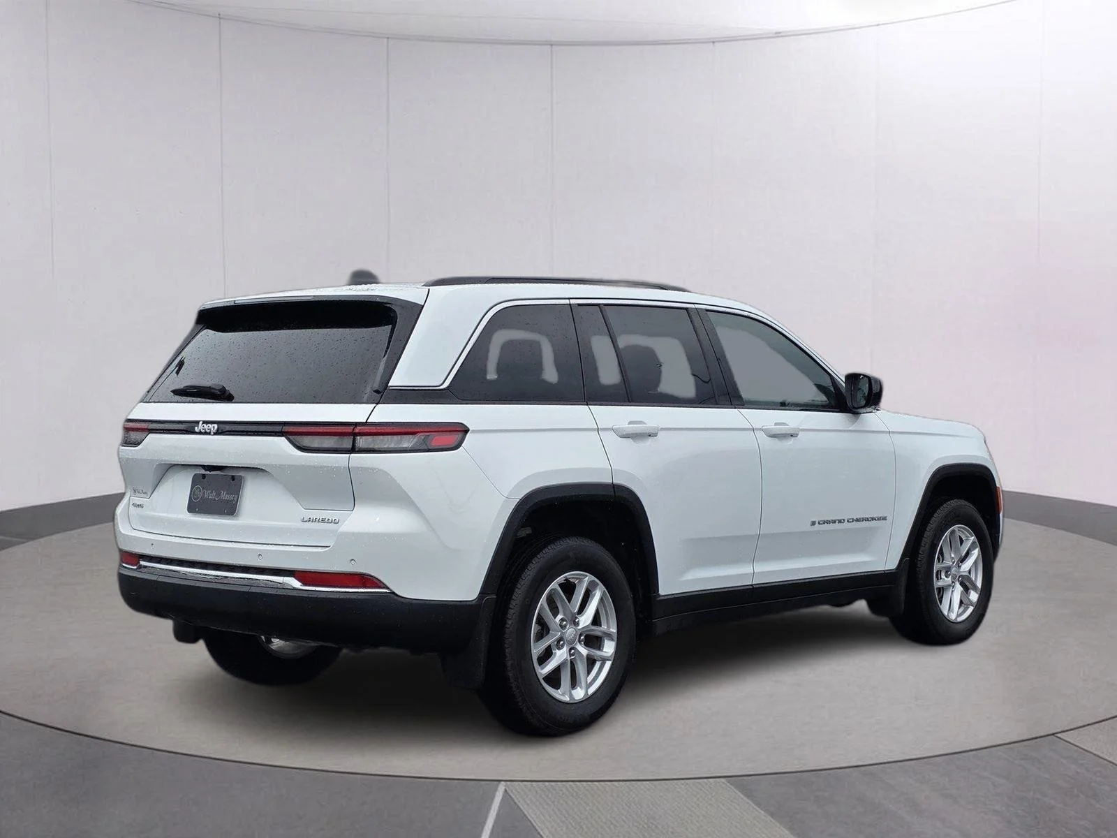 Used 2025 Bright White Clearcoat Jeep Laredo X image 6