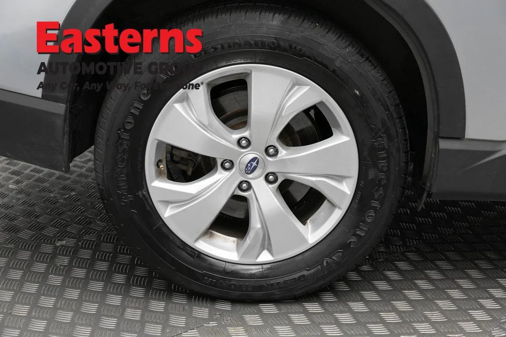 Used 2022 Silver Subaru Base image 28