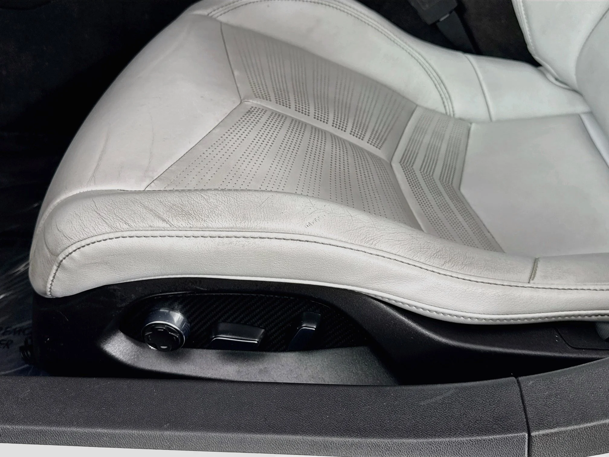 Used 2022 Arctic White Chevrolet 3LT image 22