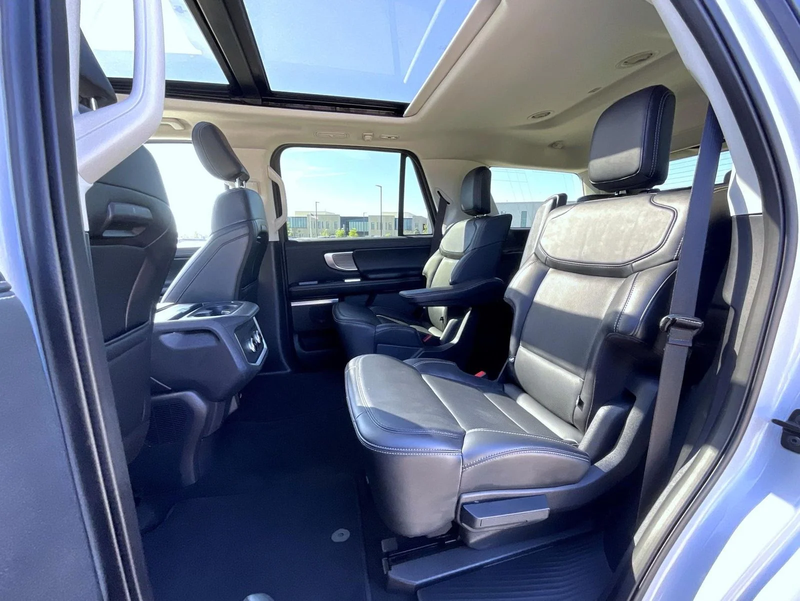 Used 2025 Silver Ford Platinum image 19