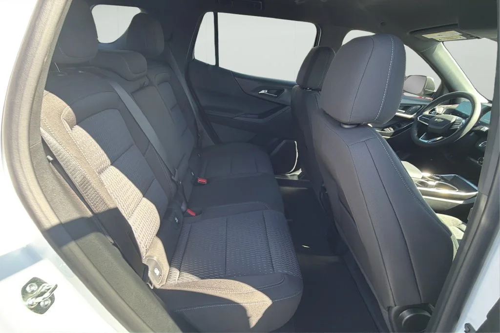 New 2027 Summit White Chevrolet LT image 13