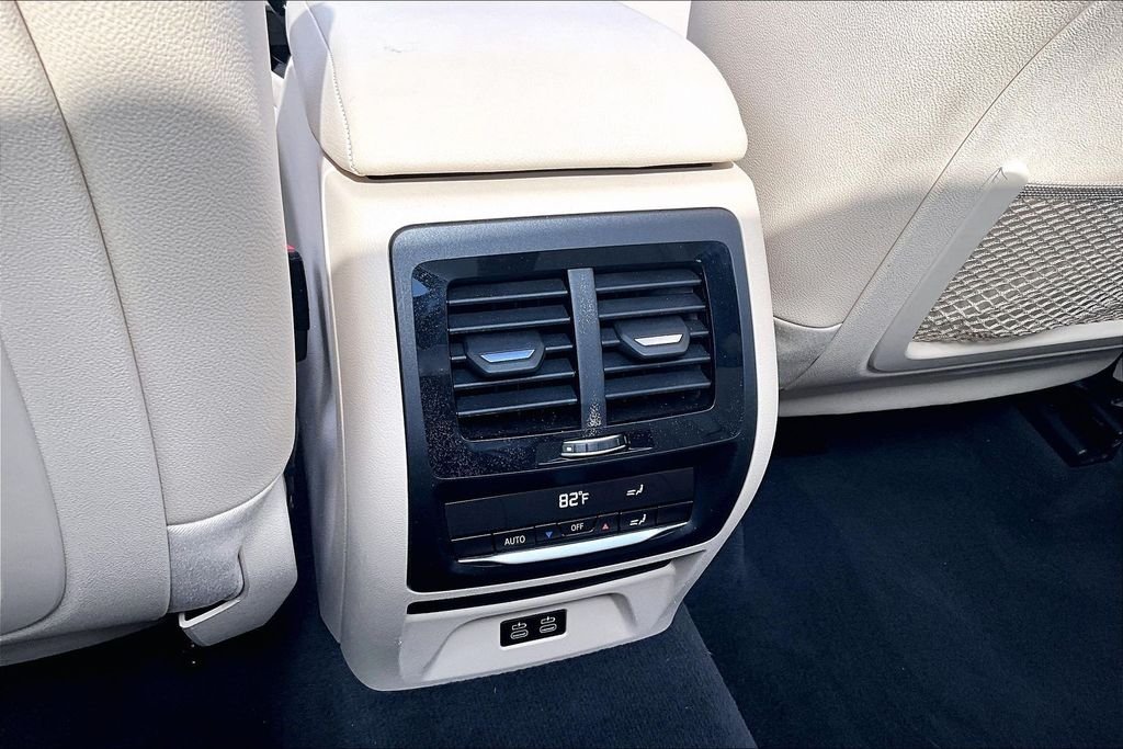 Used 2022 White BMW sDrive30i image 23