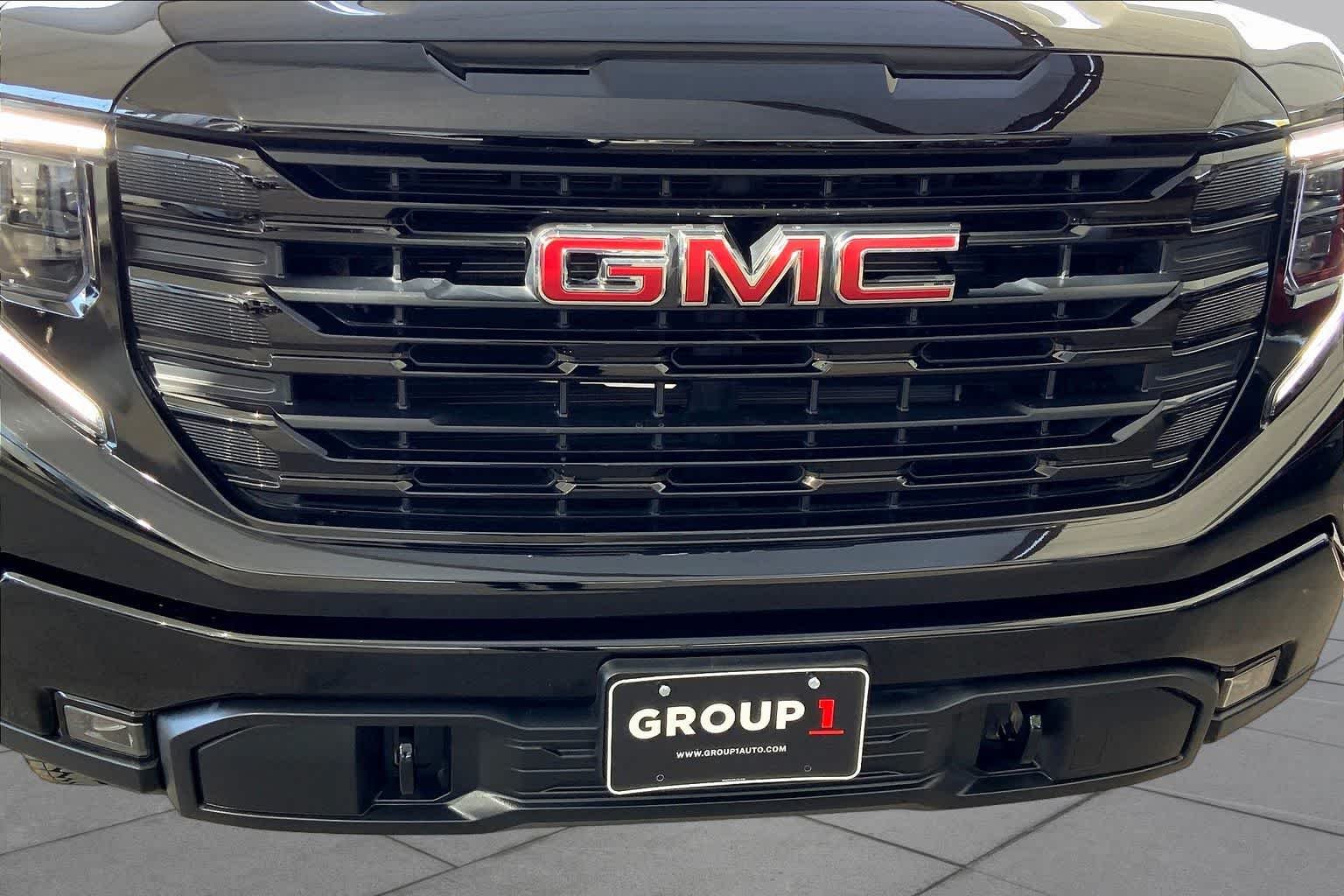 Used 2024 Onyx Black GMC Elevation image 30