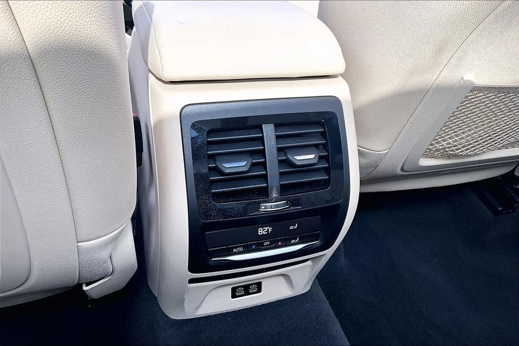 Used 2022 White BMW sDrive30i image 23