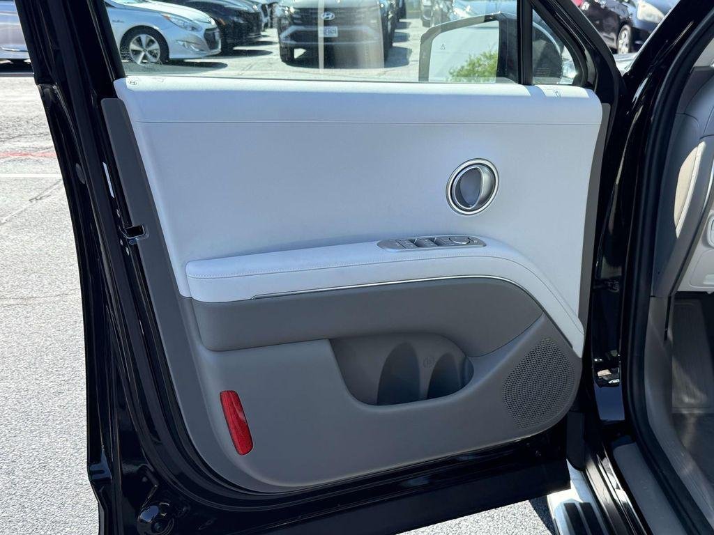 New 2026 Abyss Black Hyundai SEL 7P image 28