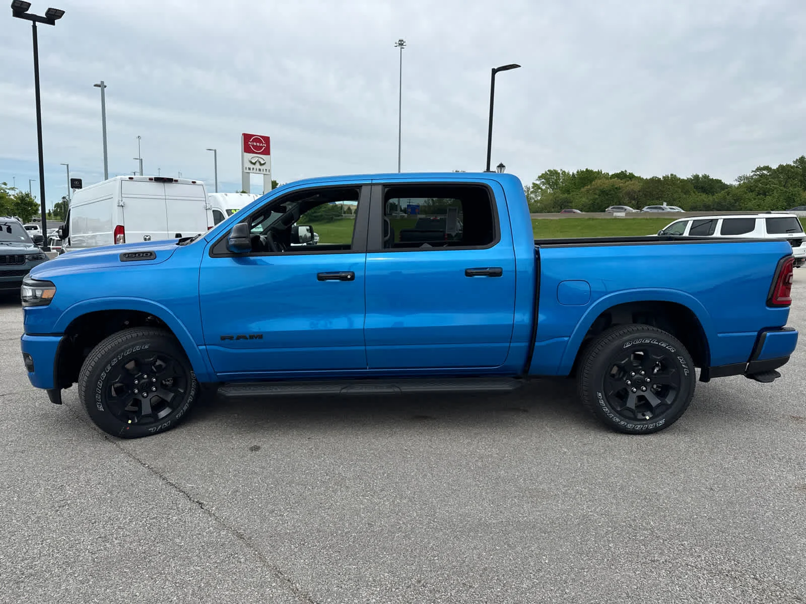 New 2026 Hydro Blue Pearl-Coat Exterior Paint RAM Big Horn image 4