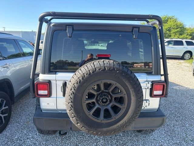 Used 2023 Silver Jeep Sport image 5