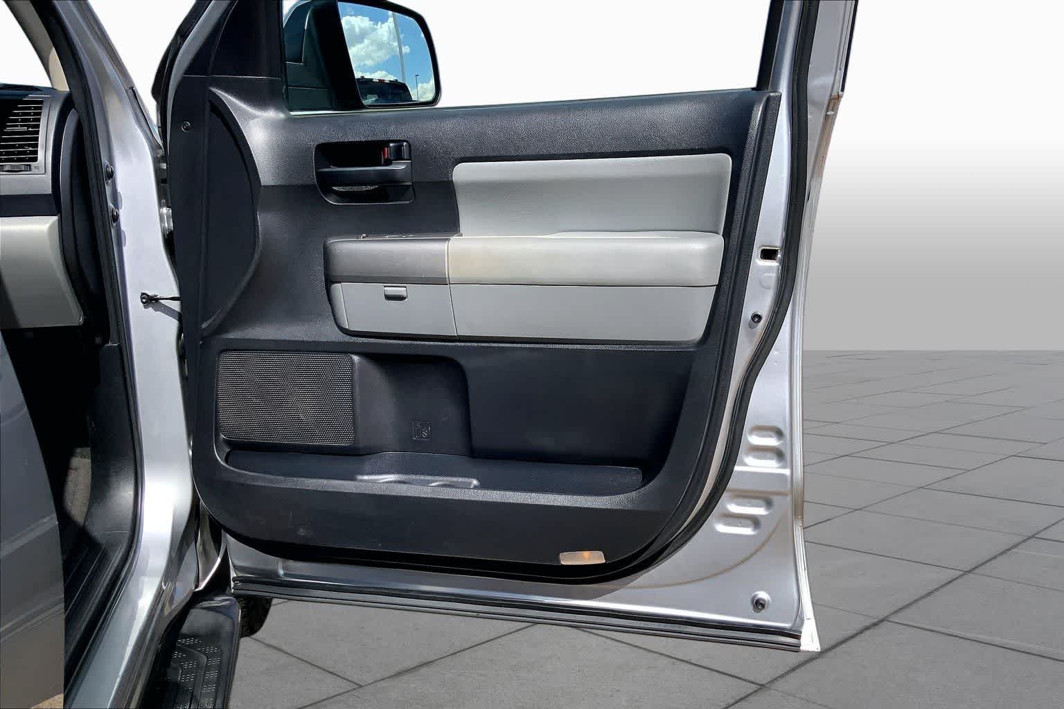 Used 2017 Silver Sky Metallic Toyota SR5 image 23