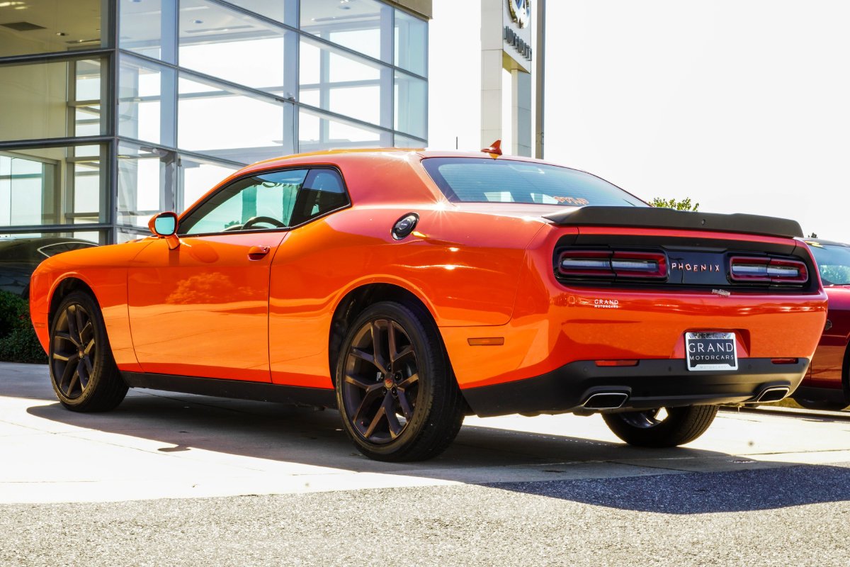 Used 2021 Orange Dodge SXT image 13