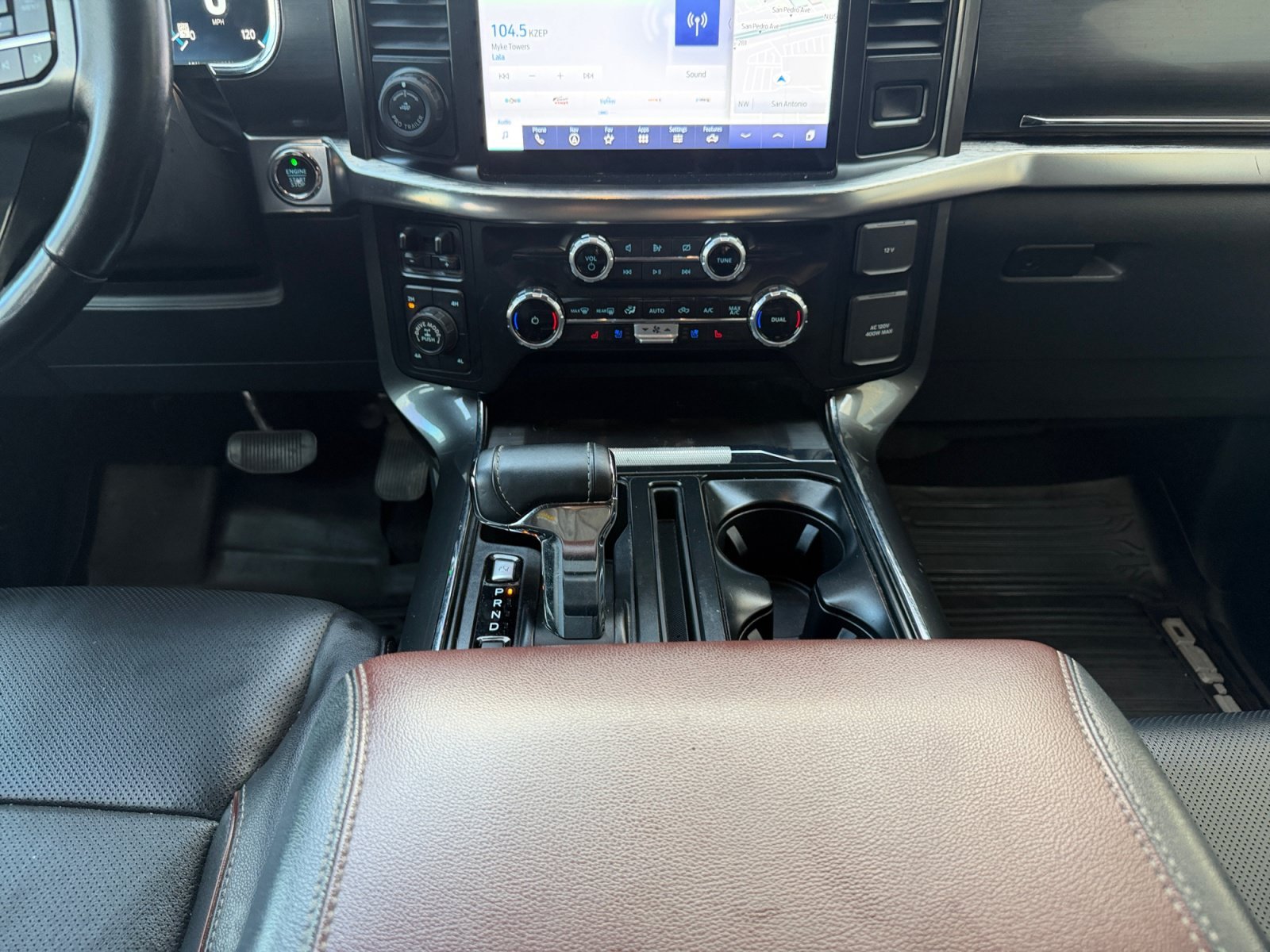 Used 2023 Agate Black Metallic Ford LARIAT image 12