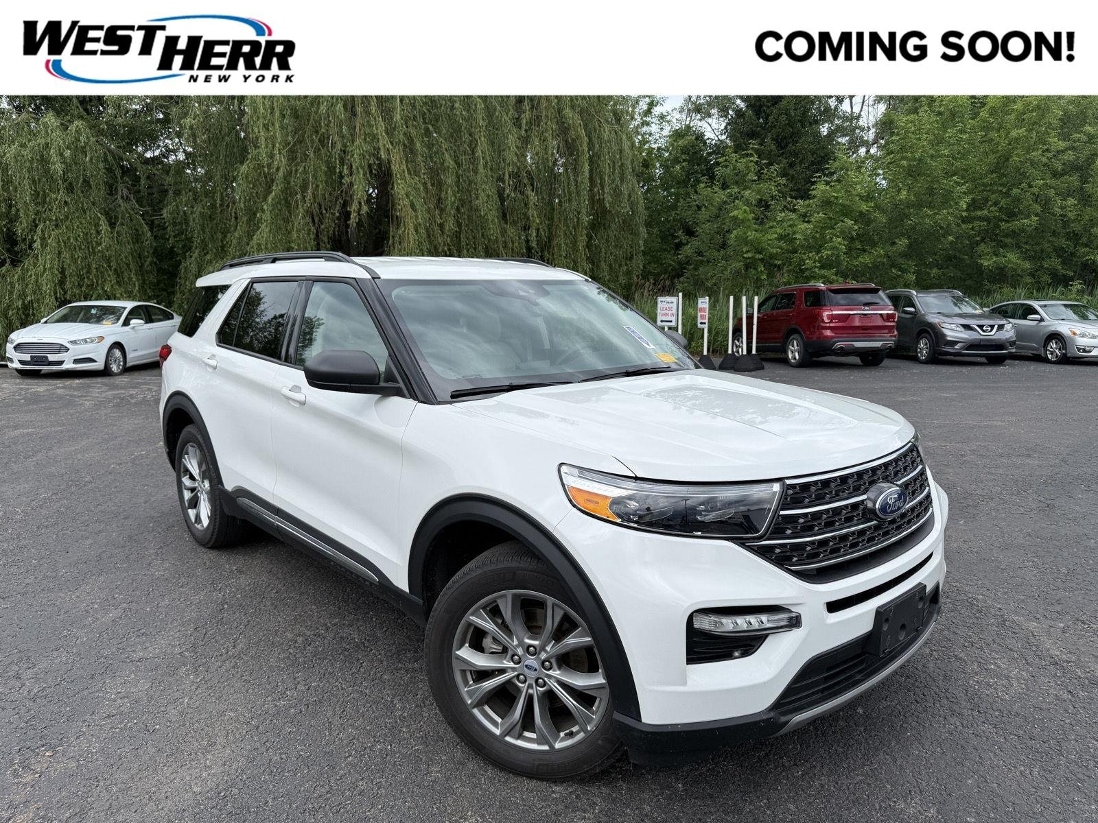 Used 2023 Star White Metallic Tri-Coat Ford XLT image 1