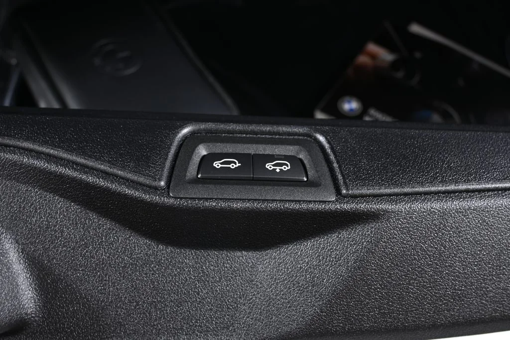 Used 2027 White BMW xDrive40i image 40