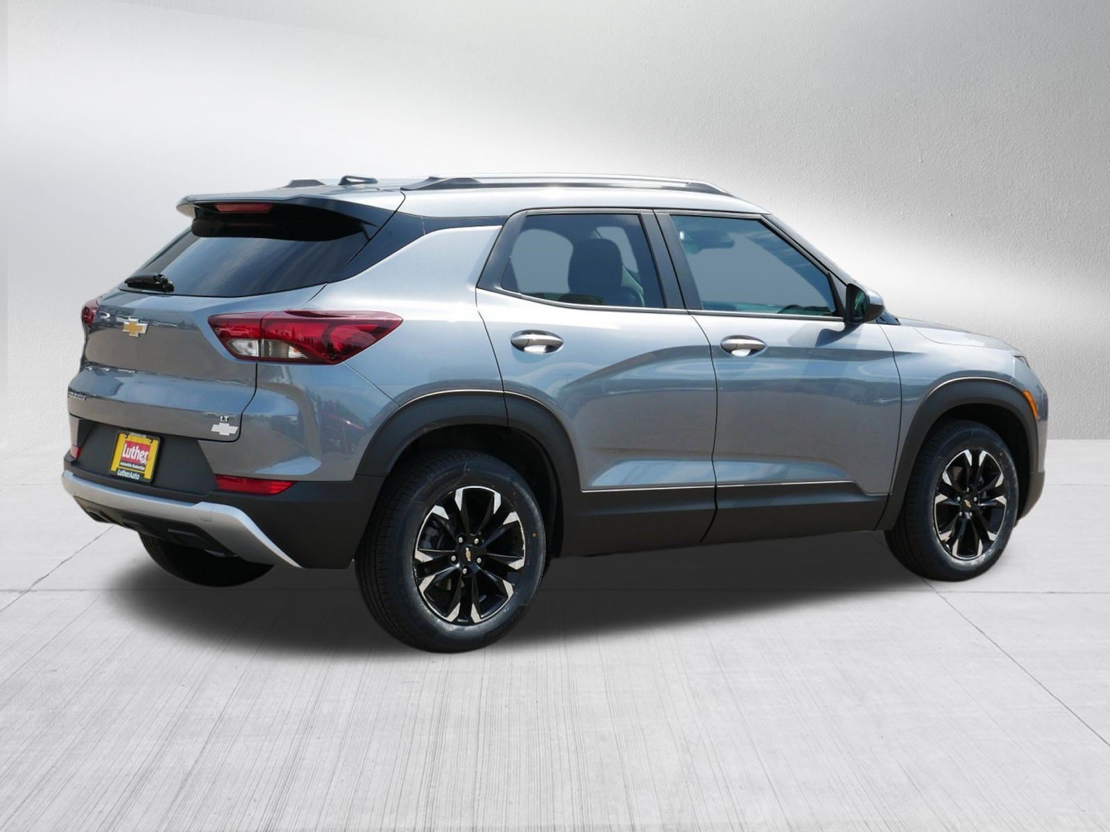 Used 2022 Satin Steel Metallic Chevrolet LT image 7