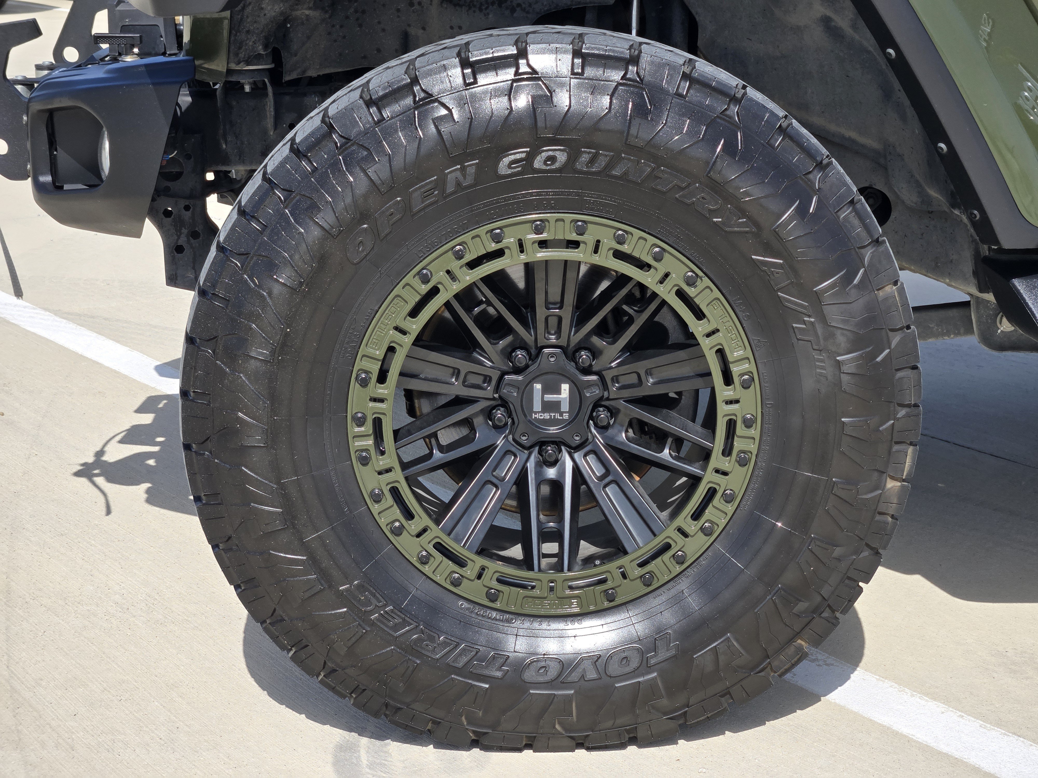 Used 2023 Sarge Green Clearcoat Jeep Sahara image 12