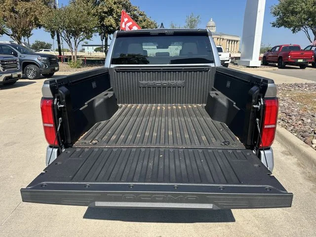 2025 Toyota Tacoma SR5 - Photo 28