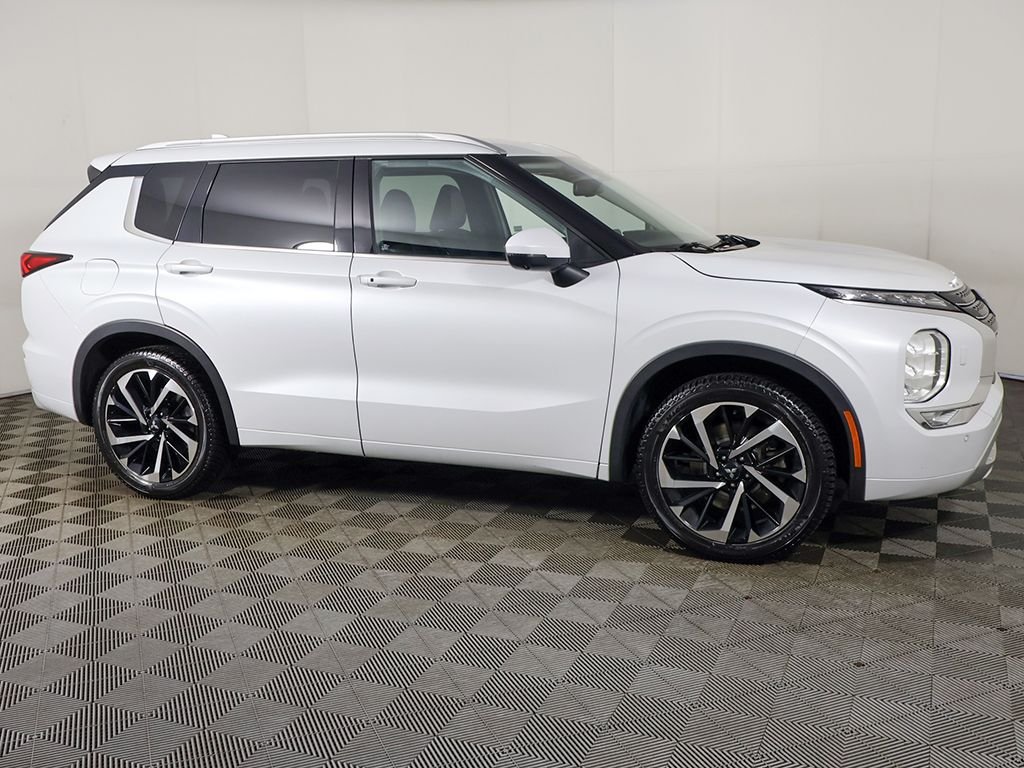 Used 2022 White Mitsubishi SEL image 21