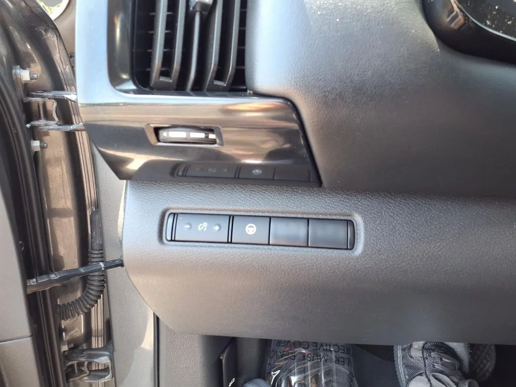 Used 2024 Gray Nissan SV image 17