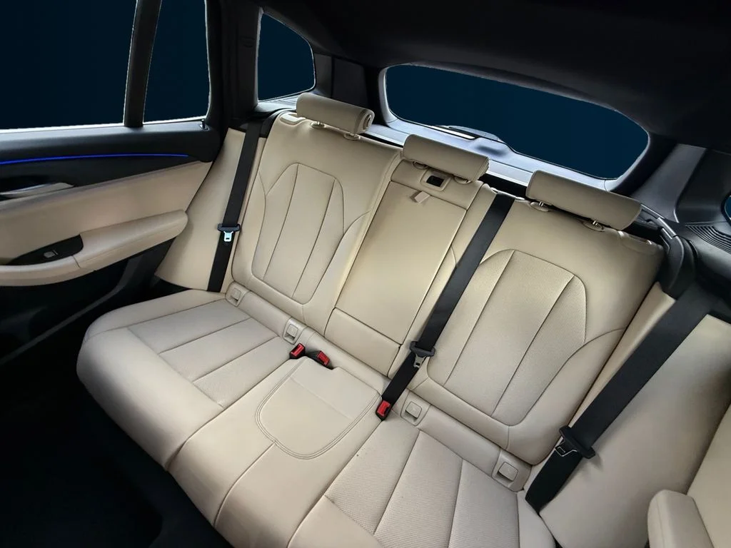 Used 2024 White BMW sDrive30i image 16