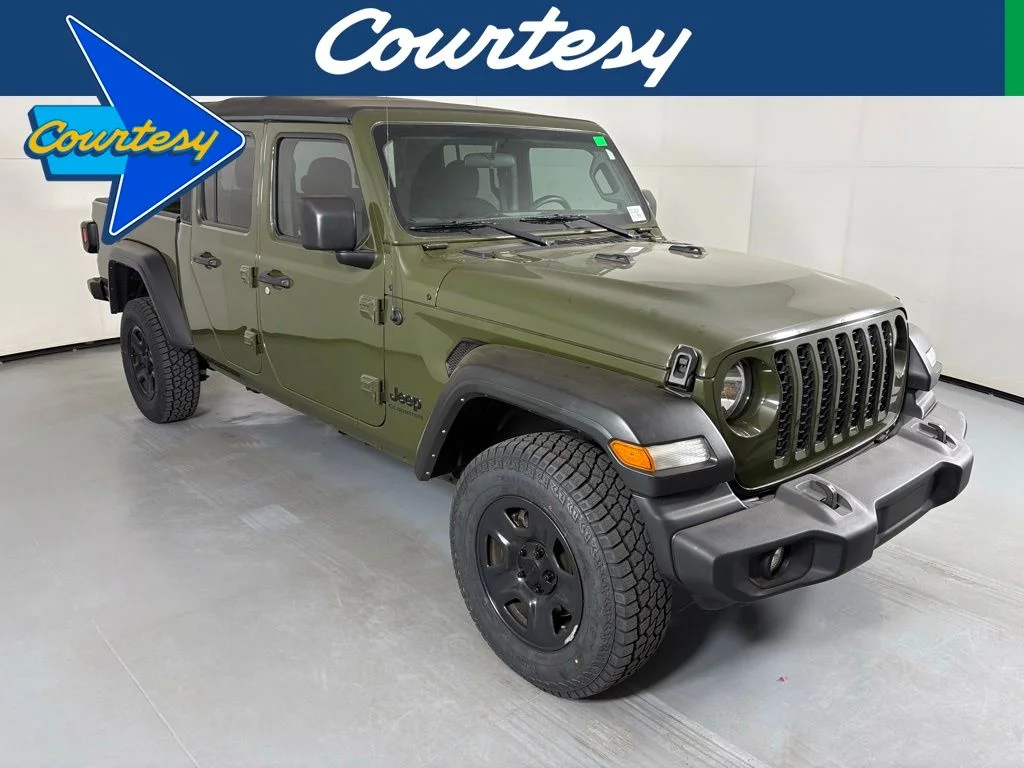 2022 Jeep Gladiator Sport's photo