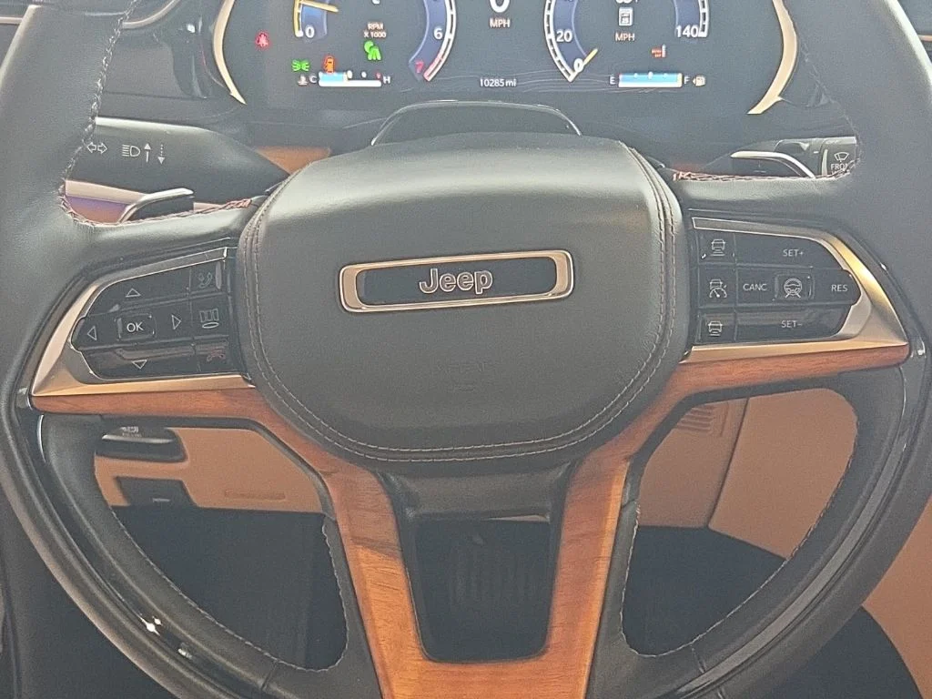 Used 2023 Black Jeep Summit image 34