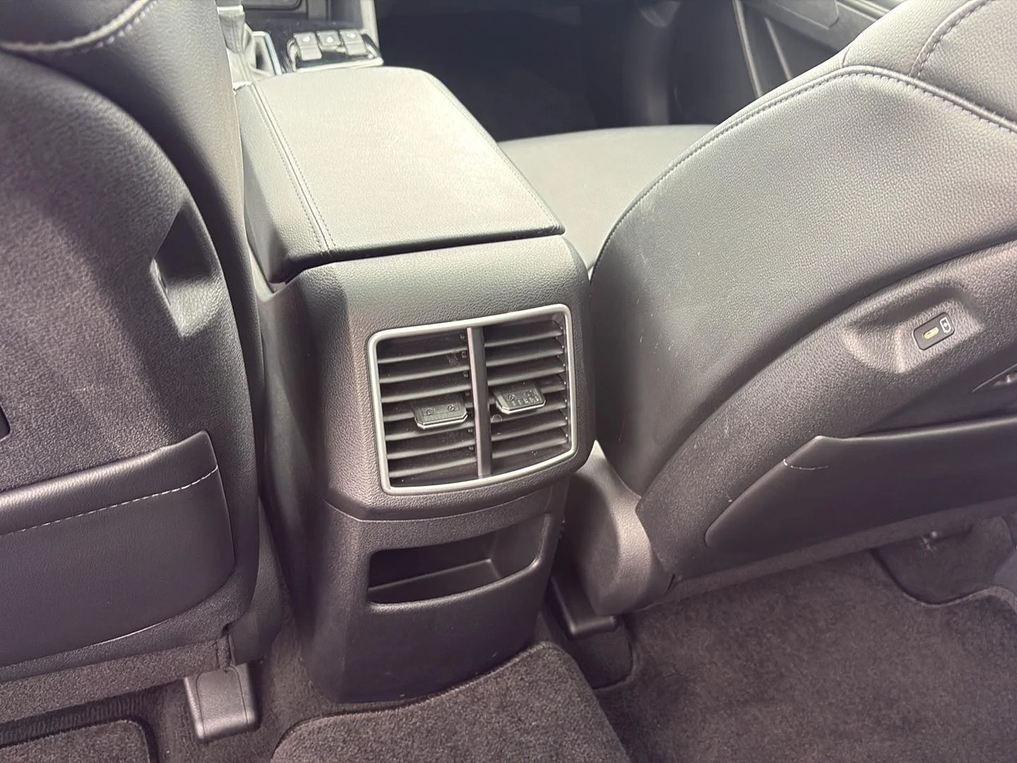 Used 2024 Glacial White Pearl/Ebony Black Roof Kia X-Pro image 18