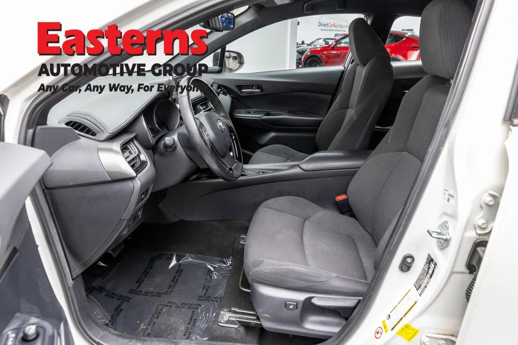 Used 2018 White Toyota XLE Premium image 14