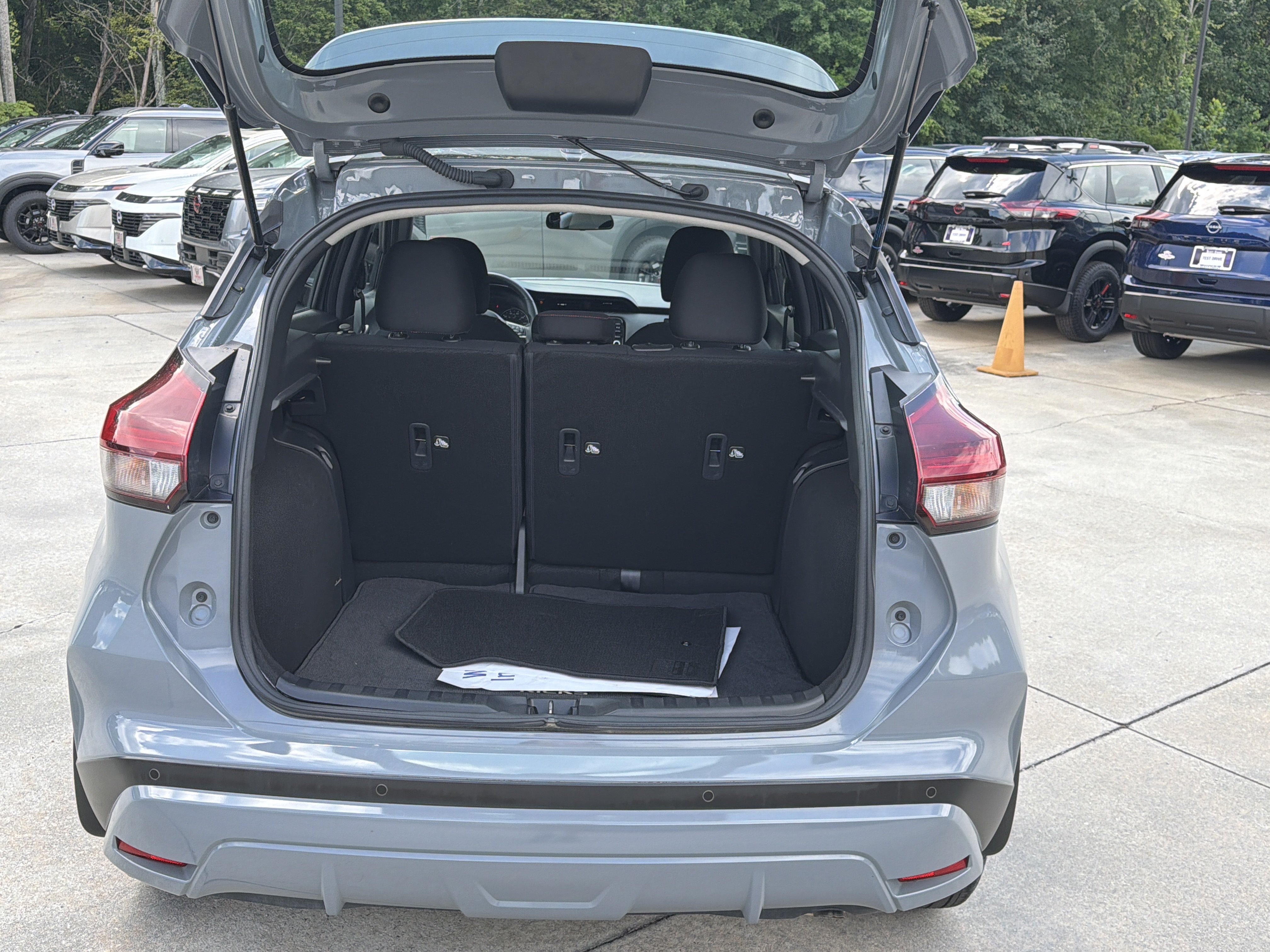 Used 2024 Boulder Gray Pearl Nissan SR image 19