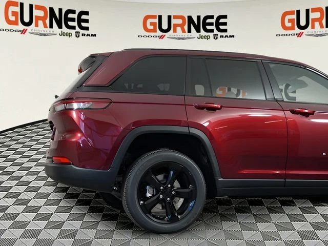 New 2025 Velvet Red Pearl-Coat Exterior Paint Jeep Altitude X image 35
