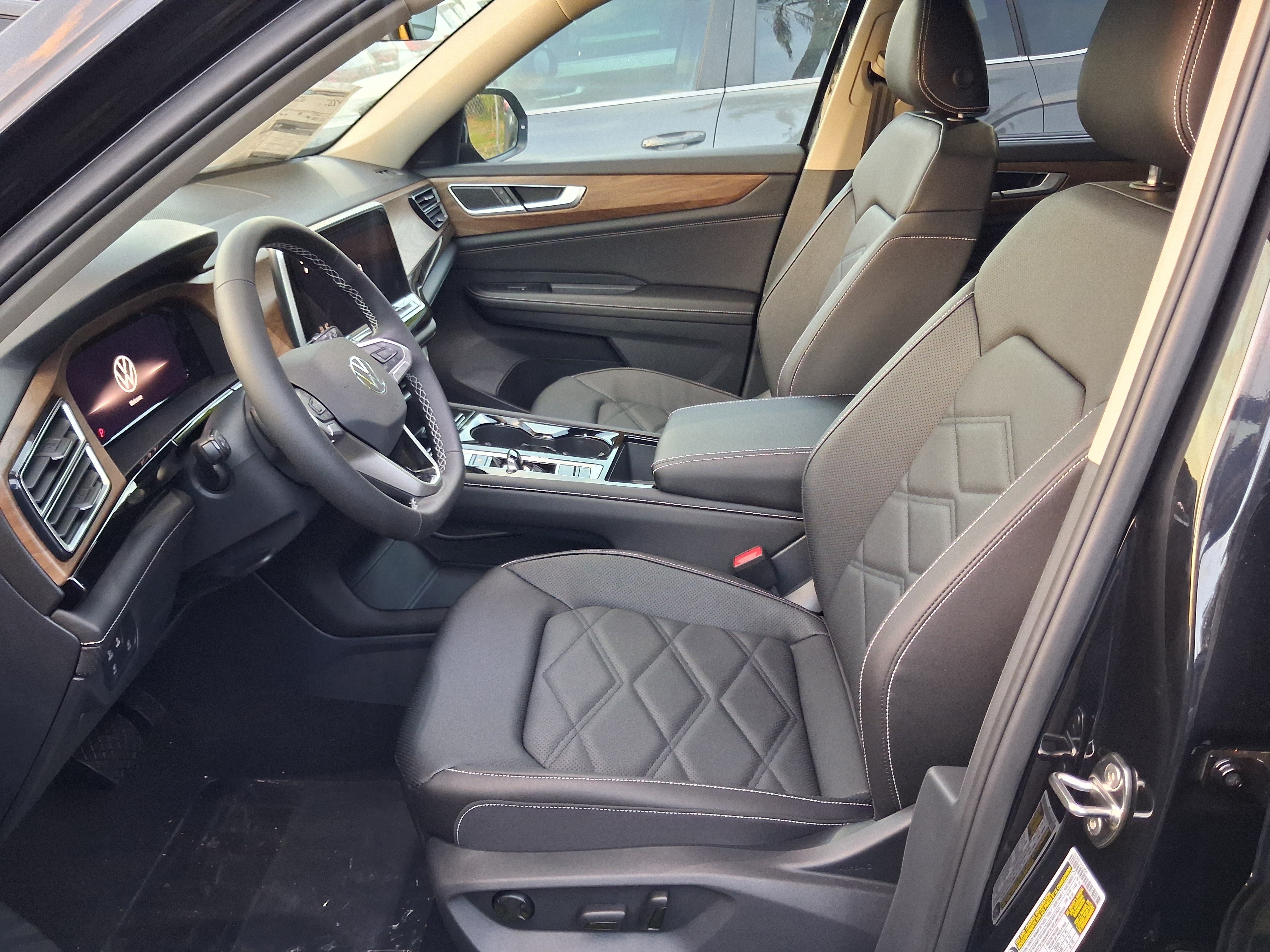 New 2026 Black Volkswagen 2.0T SE w/Technology image 7
