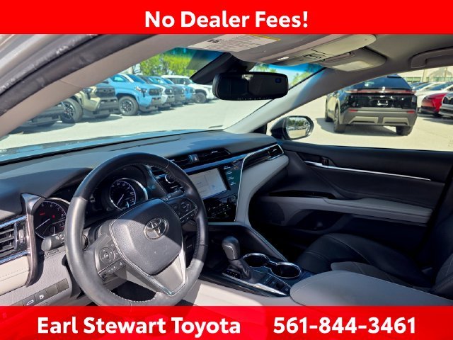 Used 2018 Silver Toyota XLE image 10