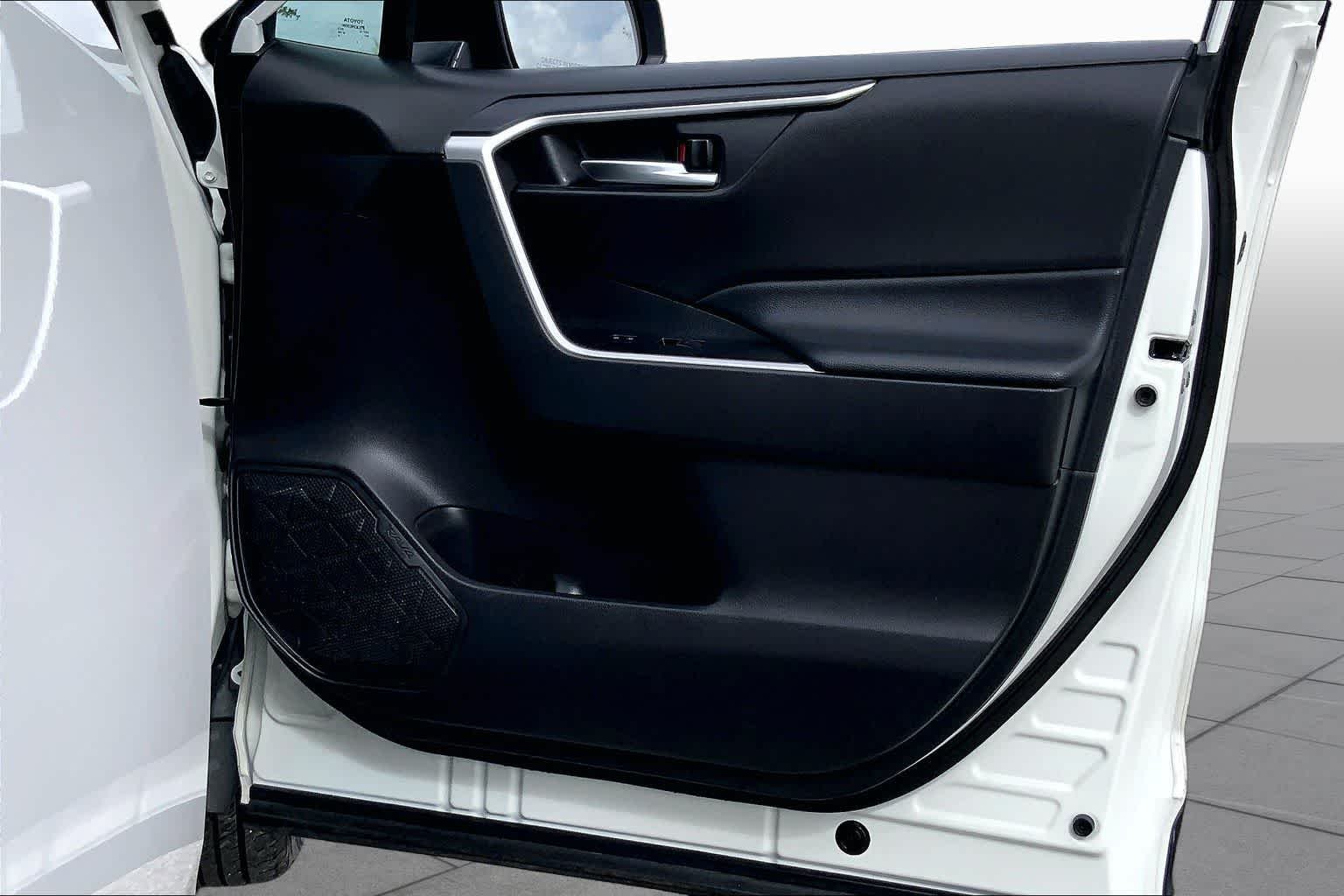 Used 2024 Ice Cap Toyota XLE image 22