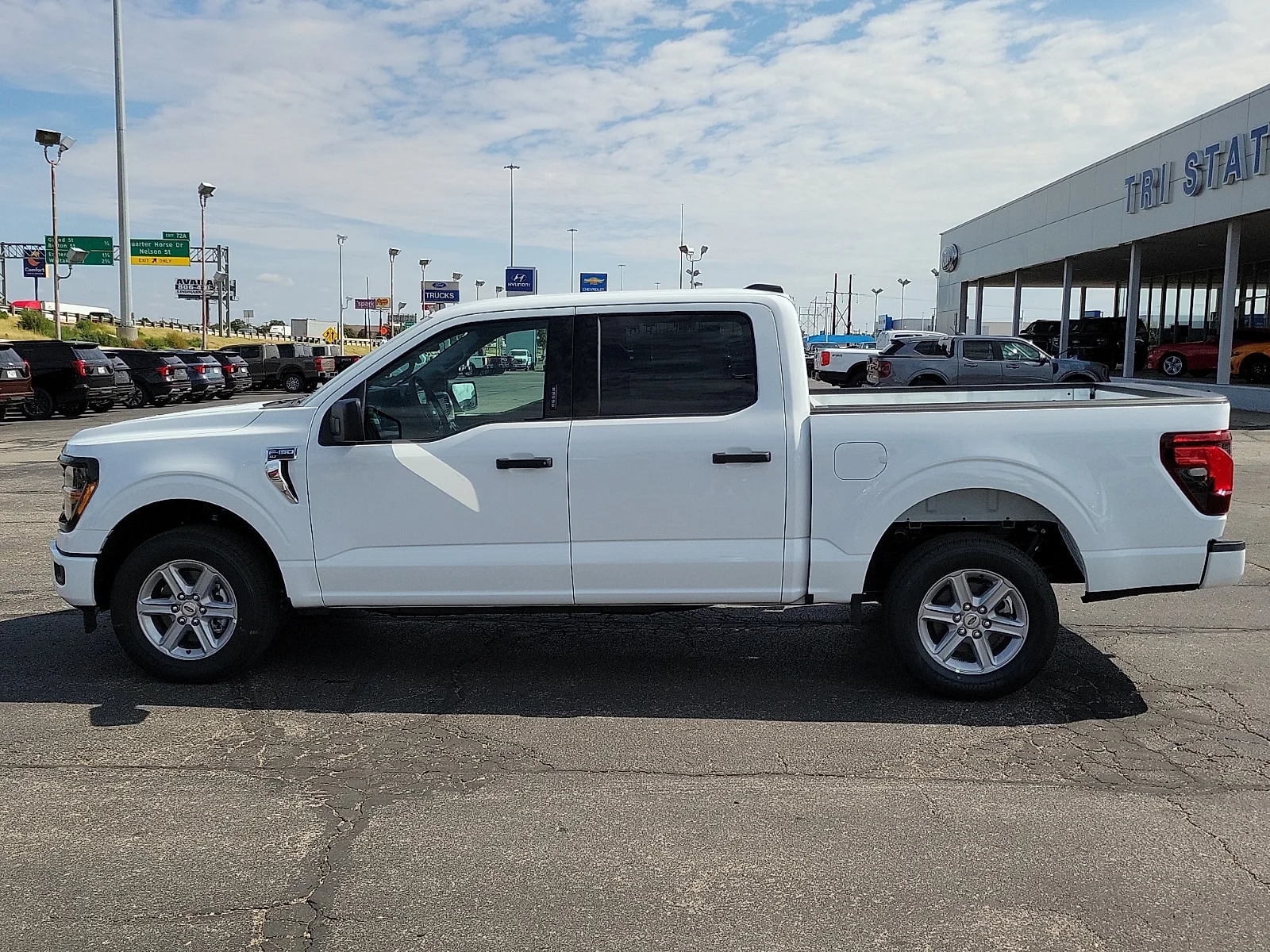New 2026 Oxford White Ford XLT image 2