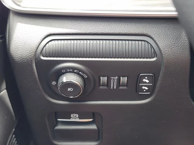 Used 2023 White Jeep Series II image 21