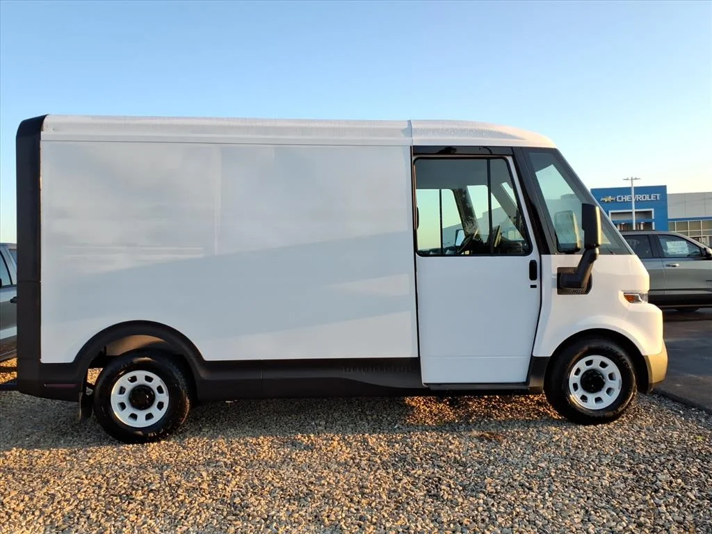 New 2026 Oyster White Chevrolet EJY image 6